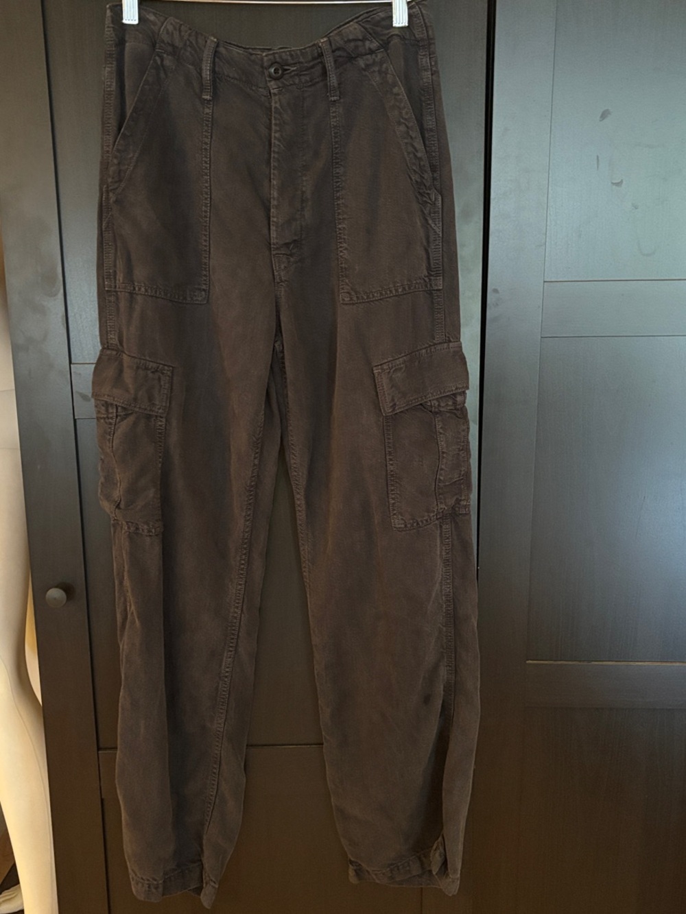 MOTHER Womens The Private Cargo  sneak faded black wash